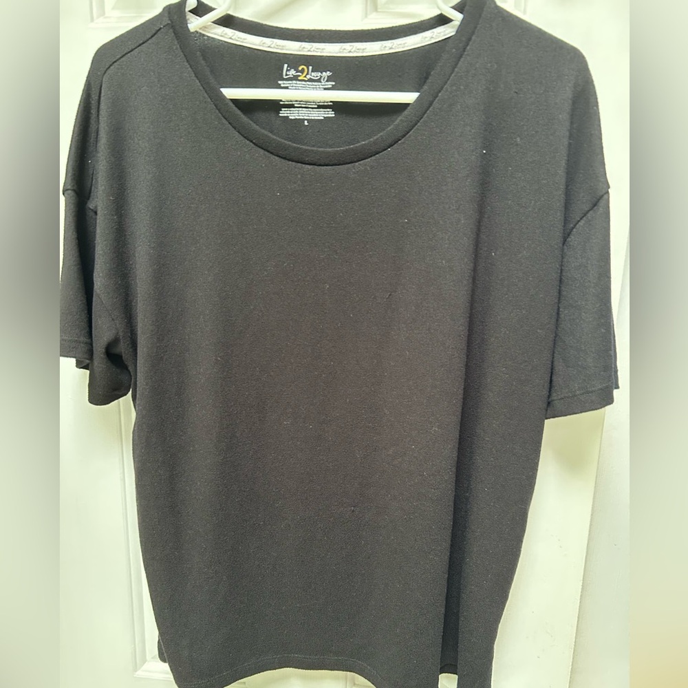 Live 2Lounge Sz L Women’s Black short sleeve casual or sleep pajama top. V soft.